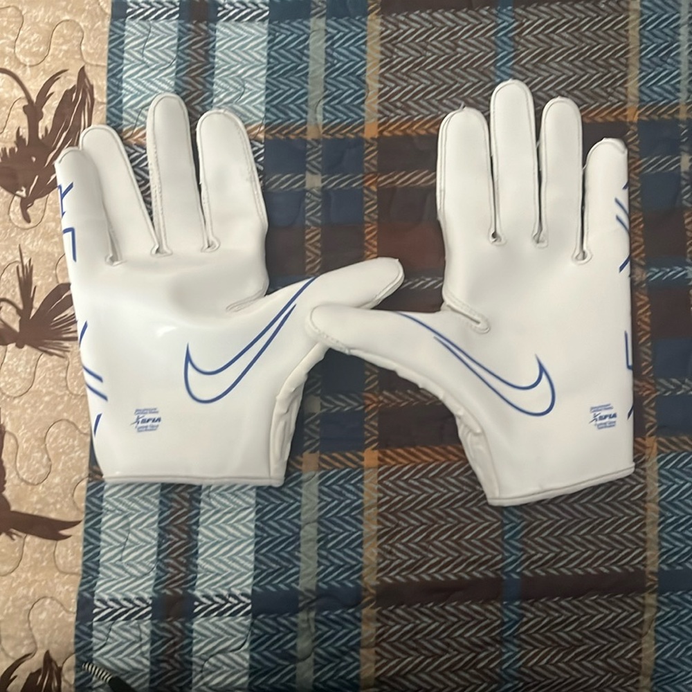 Nike vapor football gloves